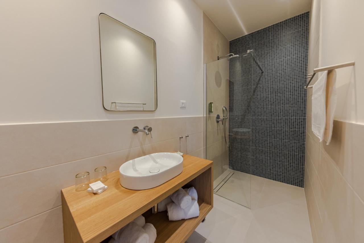 The Olive Poolhouse Apartment