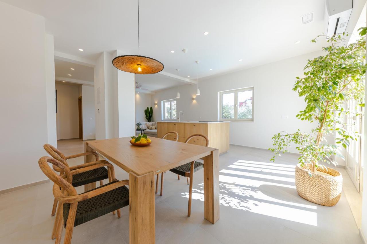 The Olive Poolhouse Apartment Split