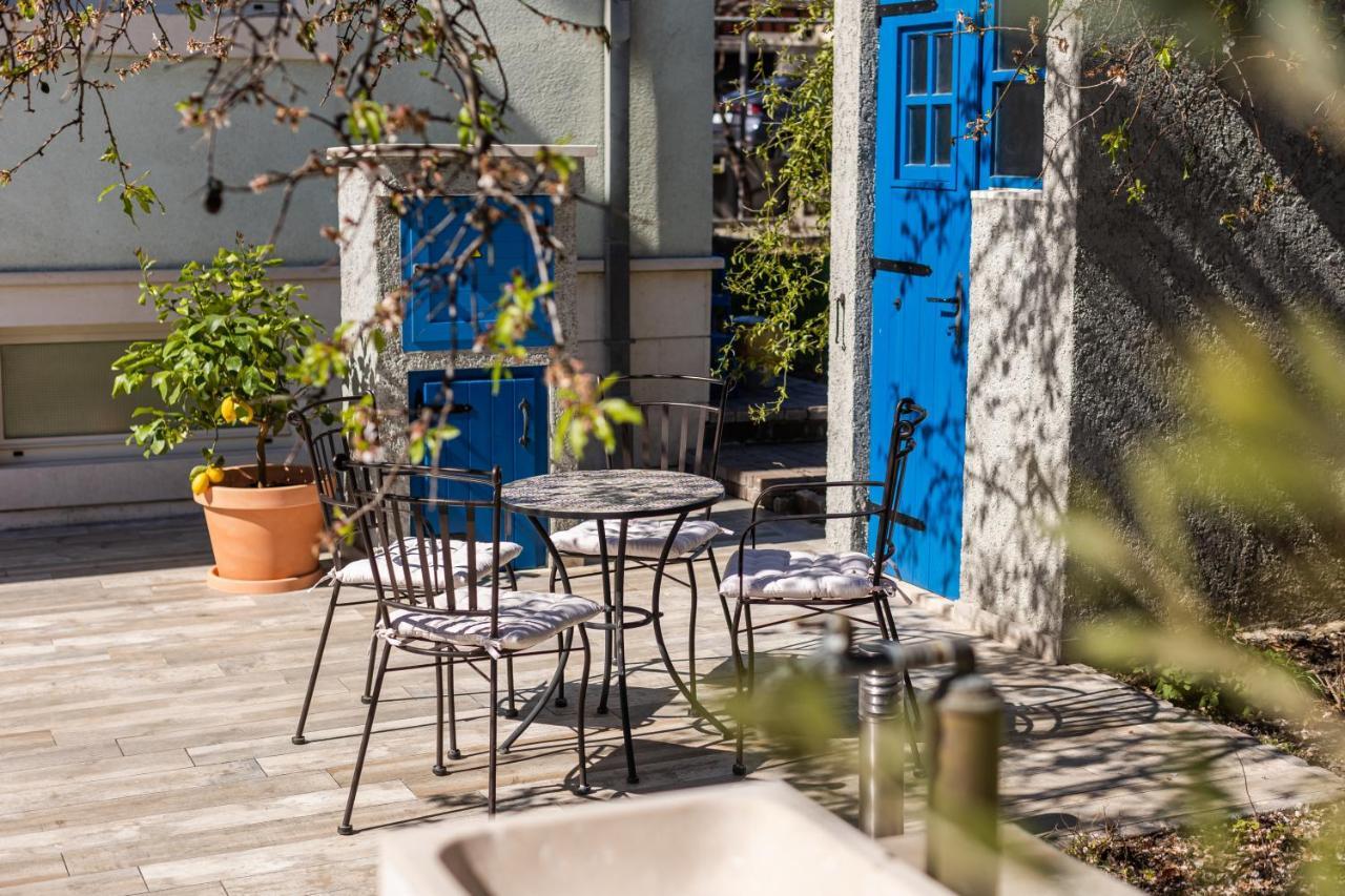 The Olive Poolhouse Apartment