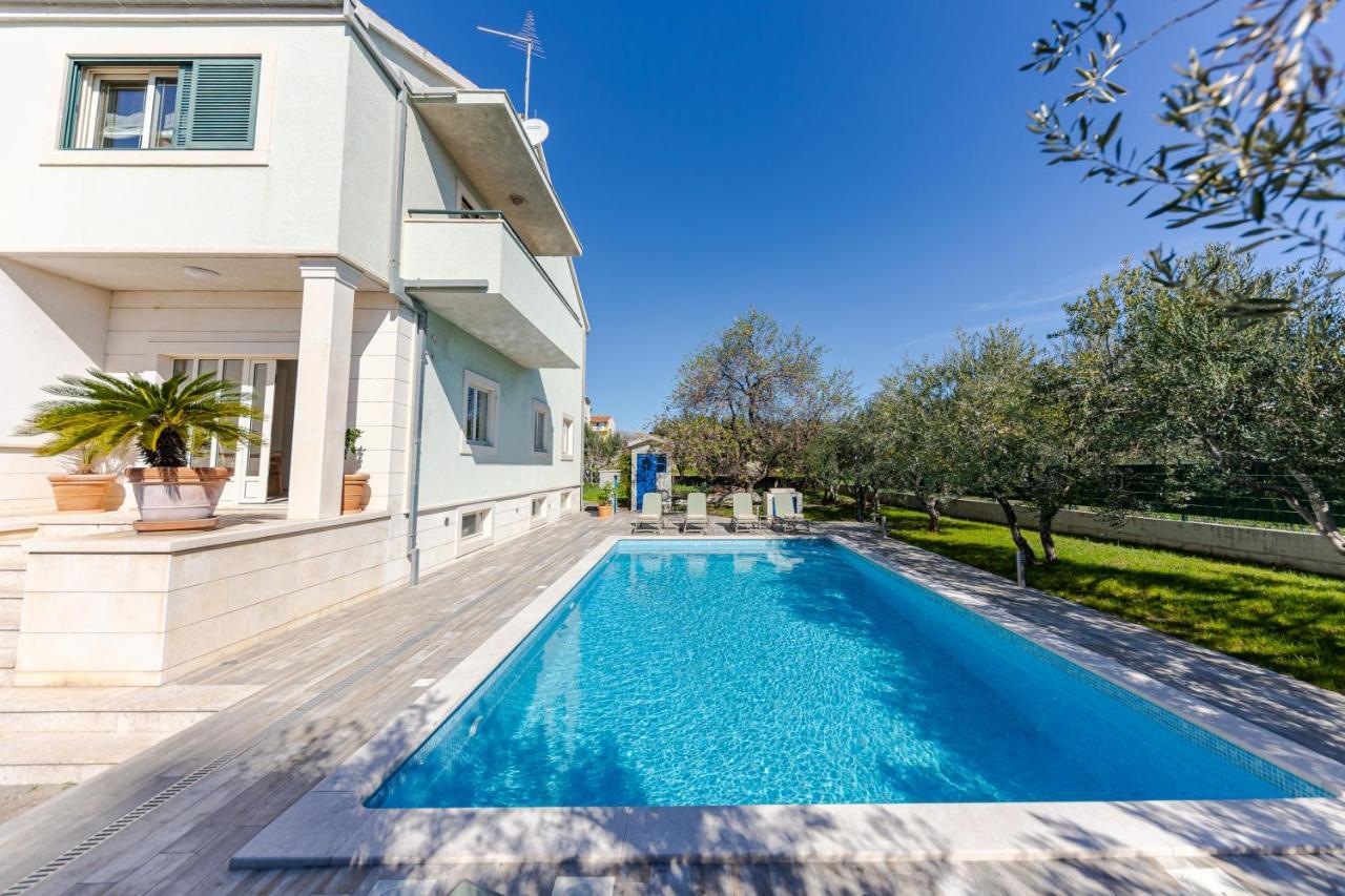 The Olive Poolhouse Apartment *